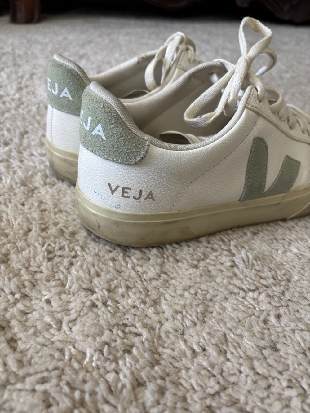 Veja Sneakers - Picture 3 of 8